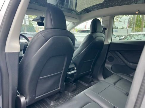 Used 2022 Tesla Model Y Long Range AWD/4WD image 13