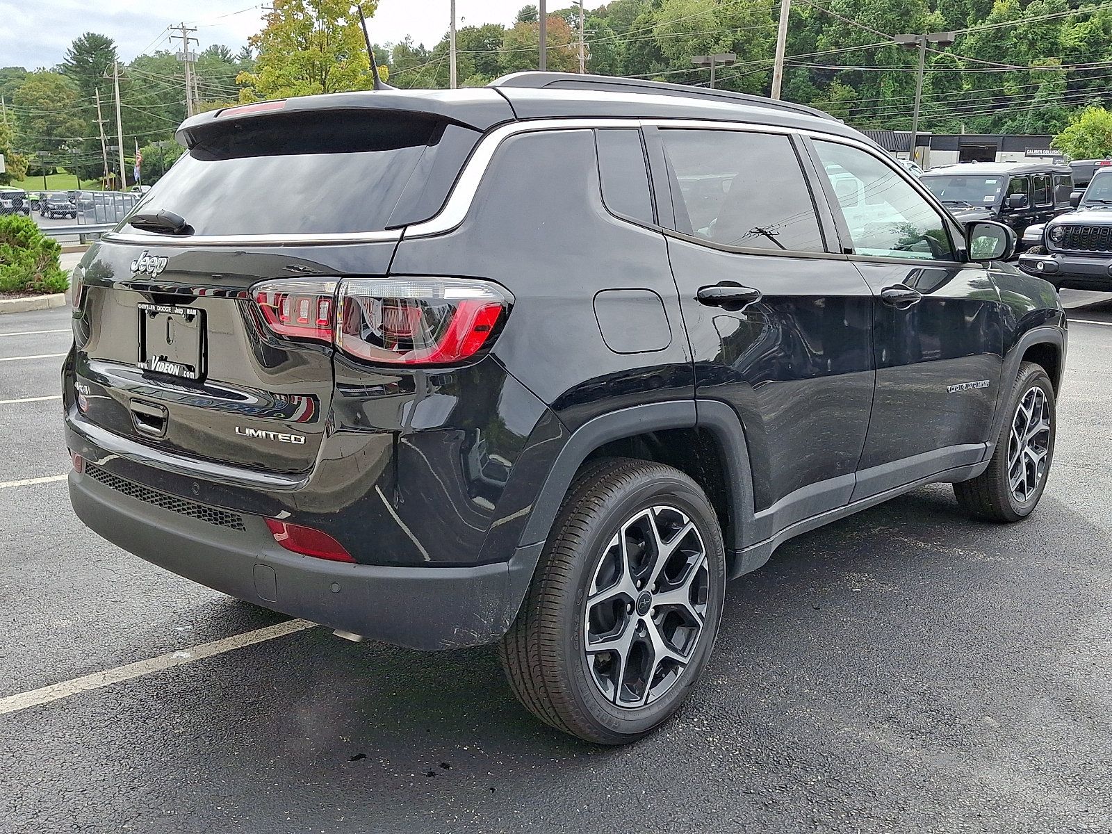 New 2026 Jeep Compass Limited AWD/4WD image 3