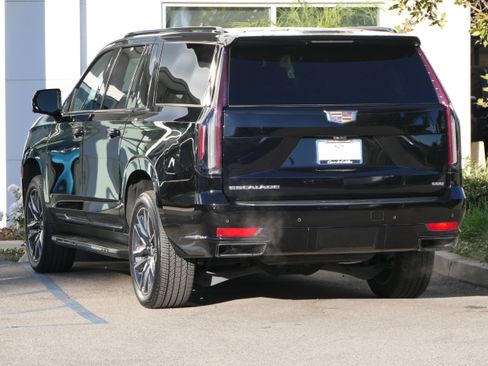 Certified 2023 Cadillac Escalade ESV Sport Platinum w/ Heavy-Duty Trailer Package image 3