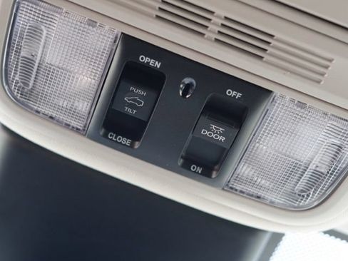 Used 2025 Honda Odyssey Touring image 40