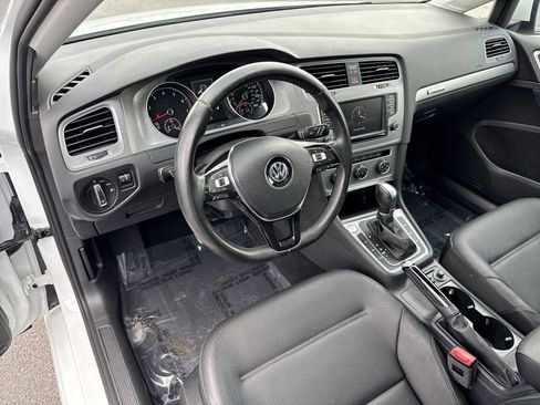 Used 2017 Volkswagen Golf 4-Door FWD image 2