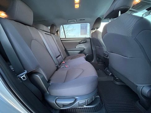 Used 2023 Toyota Highlander LE image 31
