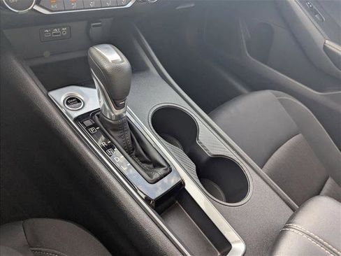 Used 2025 Nissan Altima 2.5 SV FWD image 12