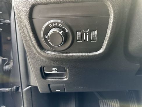 Used 2022 Jeep Grand Cherokee Laredo w/ Luxury Tech Group I image 17