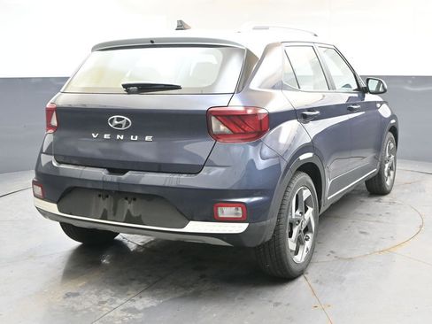 Used 2022 Hyundai Venue Limited FWD image 5