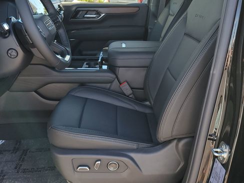 New 2026 GMC Yukon XL Denali w/ Denali Reserve Package AWD/4WD image 6