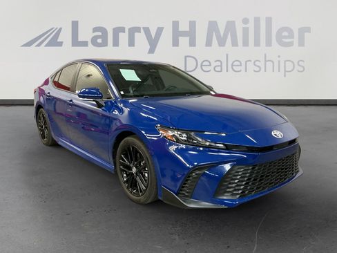 Used 2025 Toyota Camry SE w/ Multimedia Upgrade Package FWD image 7
