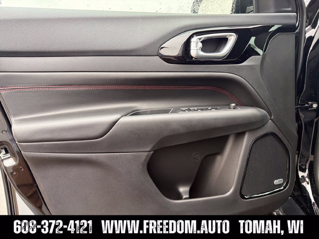 New 2026 Jeep Compass Trailhawk w/ Sun, Sound & Navigation Group AWD/4WD image 10