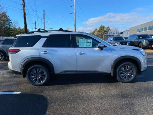 New 2025 Nissan Pathfinder SV w/ SV Premium Package image 8
