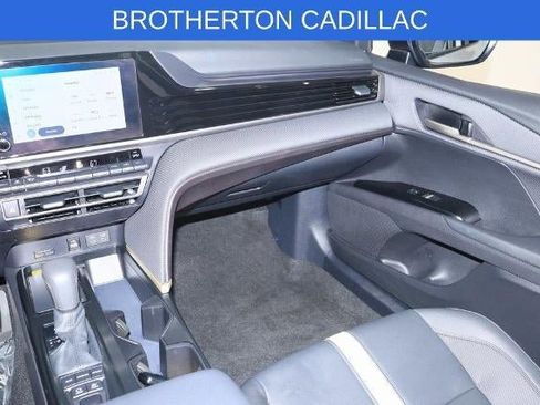 Used 2025 Toyota Camry SE image 24