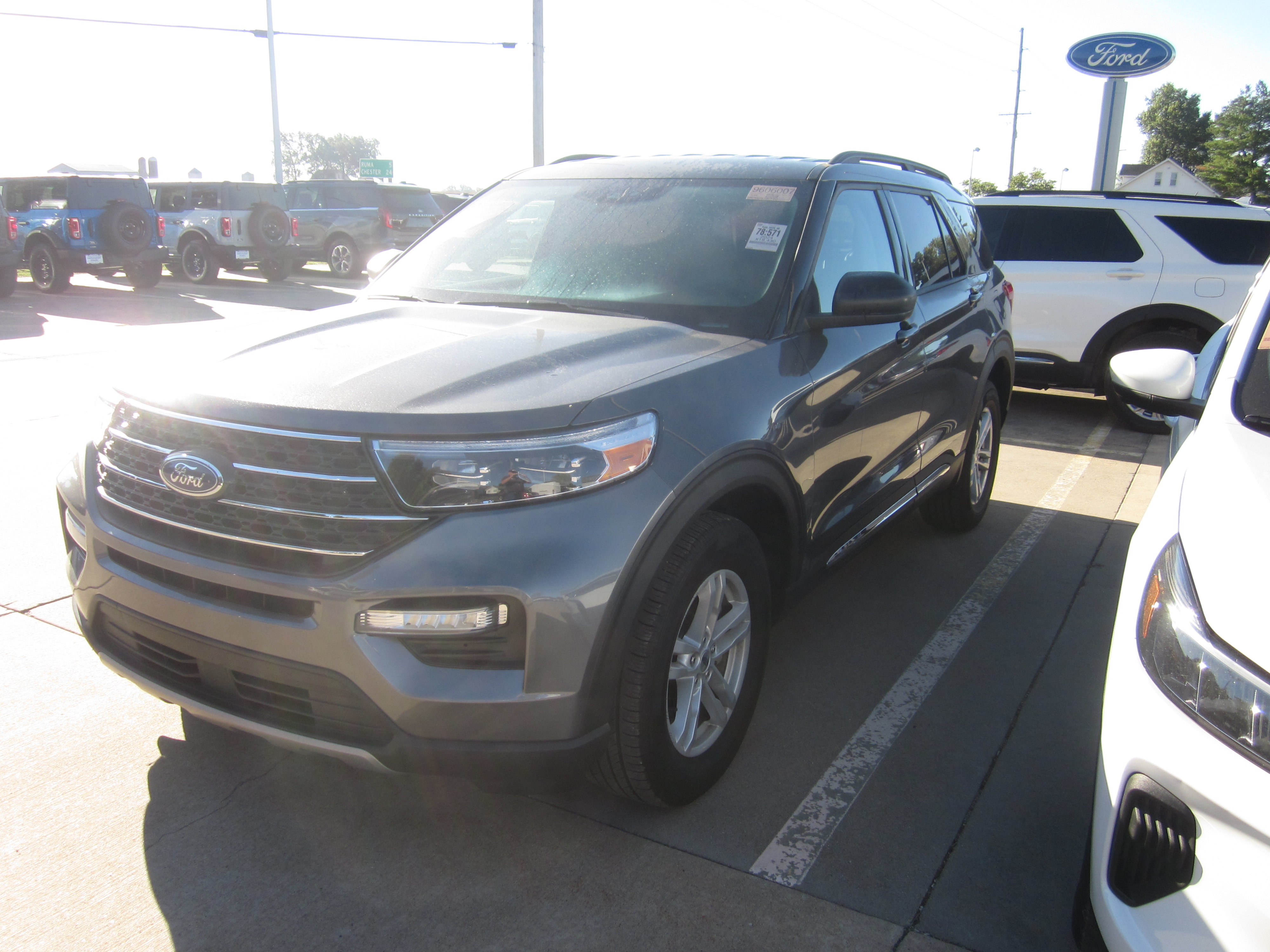 Used 2024 Ford Explorer XLT w/ Equipment Group 202A AWD/4WD image 3