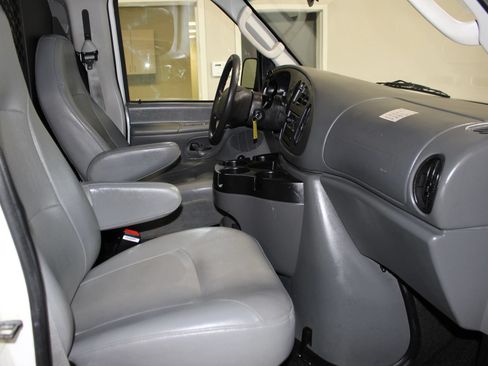Used 2006 Ford E-350 and Econoline 350 Super Duty RWD image 21