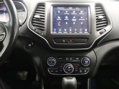 Used 2020 Jeep Cherokee Trailhawk image 21
