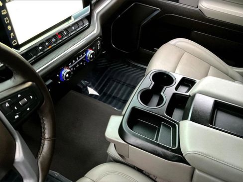 Used 2025 GMC Sierra 1500 SLT image 15