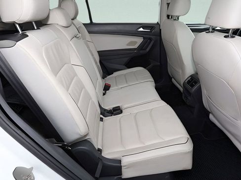 Used 2018 Volkswagen Tiguan SEL Premium image 13