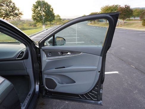 Used 2020 Lincoln Nautilus Reserve image 22