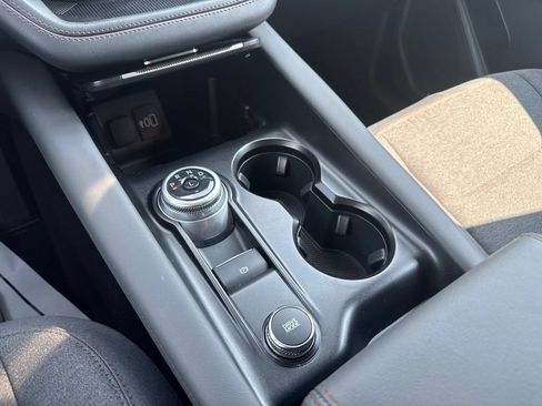 Used 2025 Ford Explorer Active AWD/4WD image 25