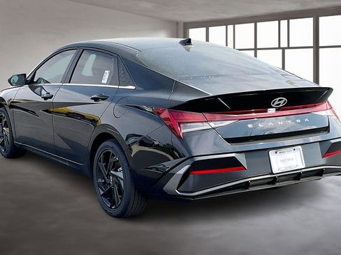 New 2026 Hyundai Elantra SEL Sport Premium FWD image 3