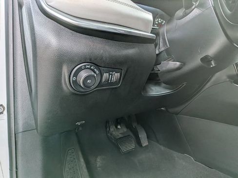 Used 2024 Jeep Compass Limited image 17