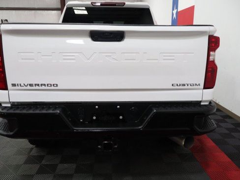 Used 2022 Chevrolet Silverado 2500 Custom w/ Custom Value Package AWD/4WD image 13