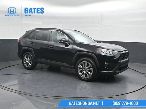Used 2019 Toyota RAV4 XLE Premium w/ Cold Weather Package AWD/4WD image 4