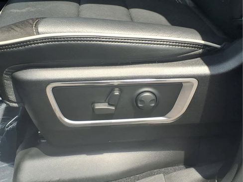 Used 2025 RAM 1500 Laramie AWD/4WD image 16