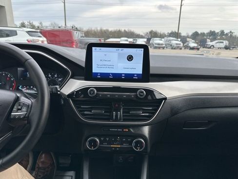 Used 2022 Ford Escape SE w/ SE Sport Appearance Package image 14