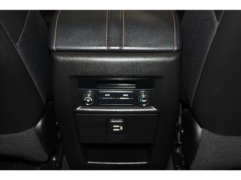 Used 2021 Chevrolet Traverse LT image 16