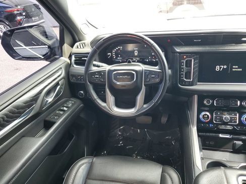 Used 2023 GMC Yukon Denali w/ Advanced Technology Package RWD image 12