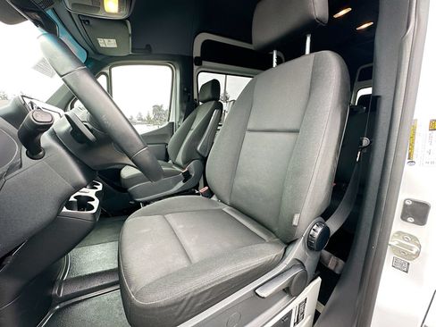 Used 2024 Mercedes-Benz Sprinter 2500 image 20