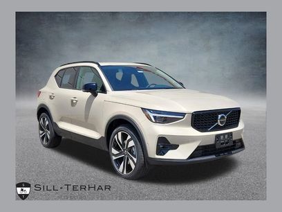 New 2025 Volvo XC40 B5 Ultra w/ Climate Package