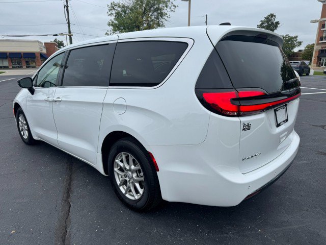 Used 2026 Chrysler Pacifica Select FWD image 7
