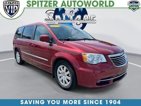 Used 2013 Chrysler Town & Country Touring FWD image 1