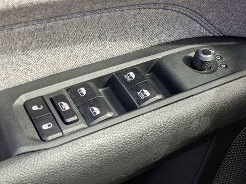 Used 2025 Jeep Compass Latitude AWD/4WD image 13