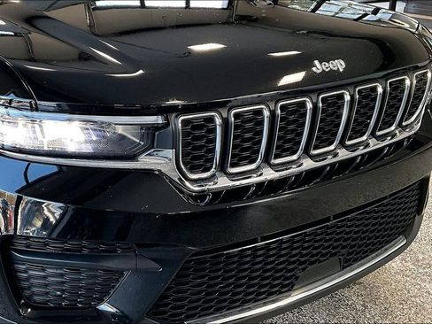 Used 2023 Jeep Grand Cherokee Laredo w/ Luxury Tech Group I image 29