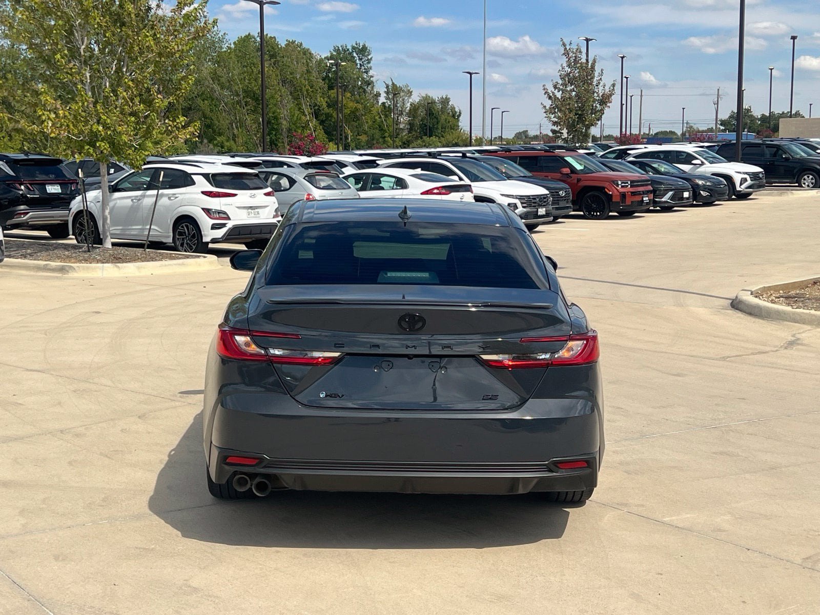 Used 2025 Toyota Camry SE w/ Convenience Package FWD image 15