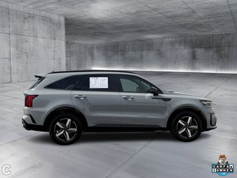 Used 2023 Kia Sorento EX w/ Panoramic Sunroof Package FWD image 6