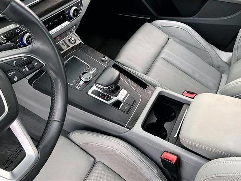 Used 2020 Audi Q5 Prestige w/ Prestige Package AWD/4WD image 17