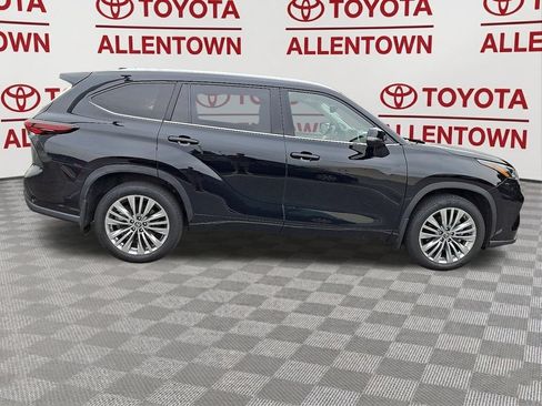 Used 2024 Toyota Highlander Platinum AWD/4WD image 8