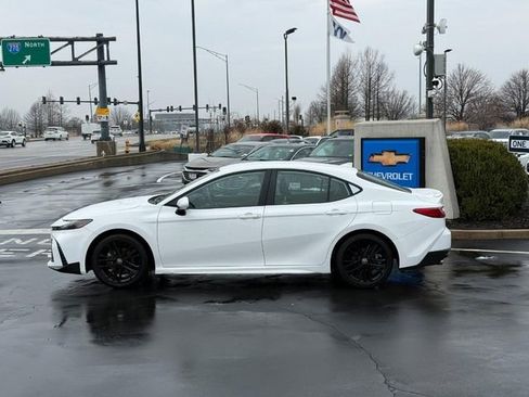 Used 2025 Toyota Camry SE image 2