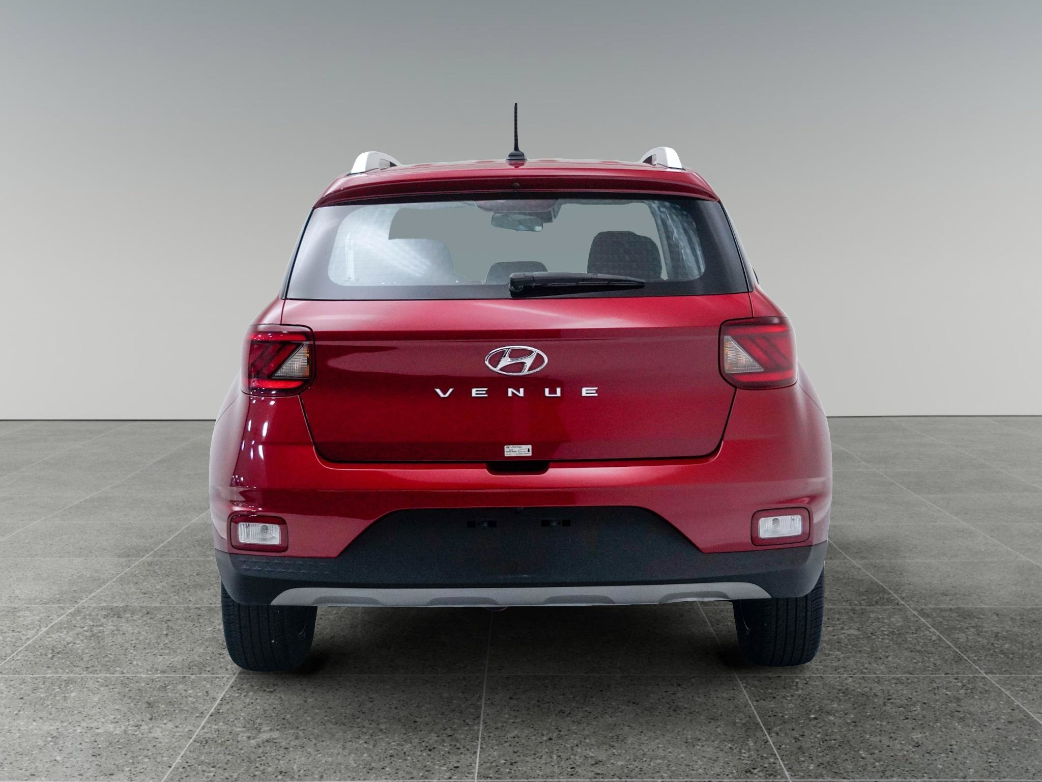 Used 2025 Hyundai Venue SEL FWD image 5