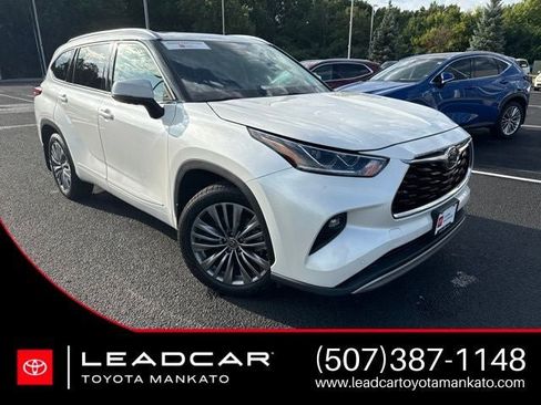 Certified 2021 Toyota Highlander Platinum AWD/4WD image 1