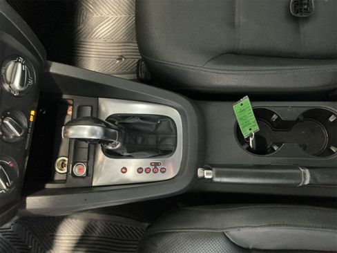 Used 2011 Volkswagen Jetta SEL FWD image 6