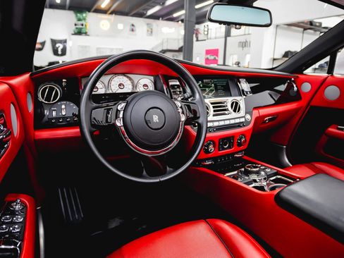 Used 2017 Rolls-Royce Dawn RWD image 55