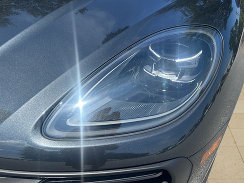 Certified 2026 Porsche Macan AWD/4WD image 11