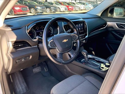 Used 2021 Chevrolet Traverse LT image 17