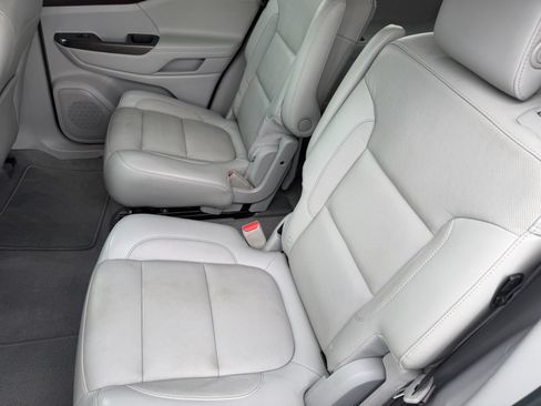 Used 2017 GMC Acadia SLT FWD image 25