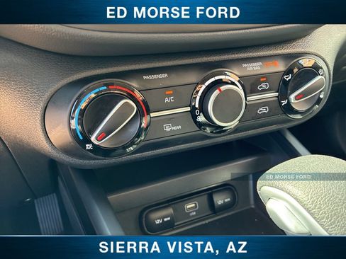 Used 2025 Kia Soul LX FWD image 31