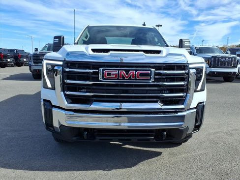 New 2026 GMC Sierra 2500 SLE image 2