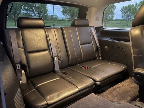 Used 2014 Cadillac Escalade Luxury image 13